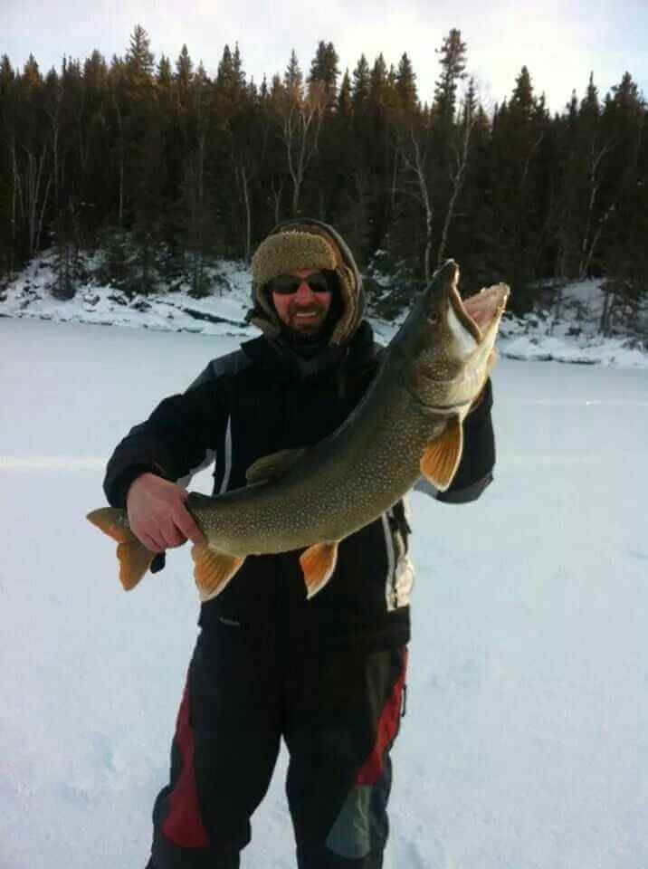 Менеджер IceClub встречает гостей клуба на выезде.